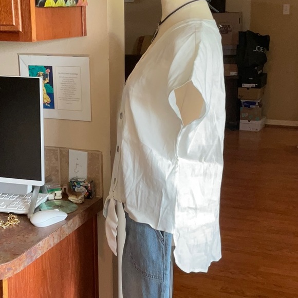 NWOT Calvin Klein Off-White Linen Blend Button Down Blouse in Size M. - Picture 3 of 12